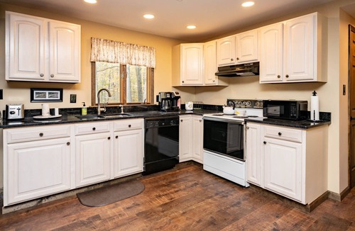 Cohocton Cabin | Secluded Cabin with walking trails & Hot Tub