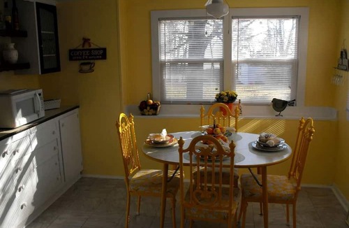 Dresden Cottage | Secluded Cottage Rental on Lovely Lake near Rochester, New York