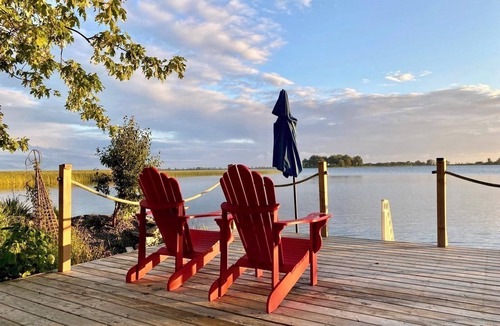 Carrying Place Cottage | Secluded Lakefront Cottage in Prince Edward County Ontario for rent.