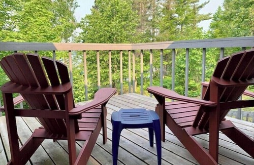 Golden Valley Cabin | Secluded off-grid 3-bedroom cabin on a quiet lake