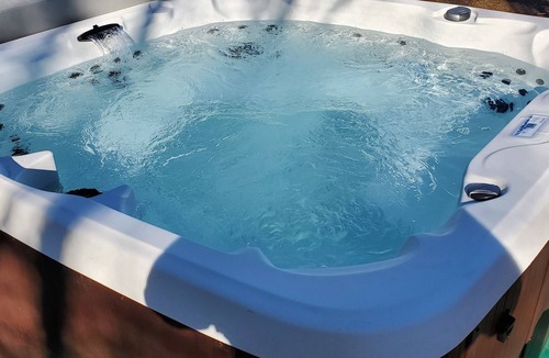 Jonas House | Secluded, Private Pool. Steam/Sauna. Hot Tub. WiFi. Pool Table
