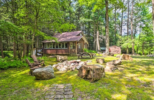 Kunkletown House | Secluded & Quiet Pocono Mountain Cabin w/Hot Tub!