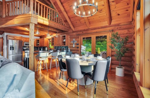 Mount Aetna Cabin | Secluded Retreat |Hot Tub, Game Room, Fire Pit