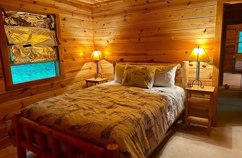 Harman House | Secluded Seneca Rocks cabin | Hot tub & fire pit