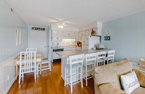 Morehead City Condo | Second-Floor Condo with Ocean View, Easy Beach Access & Shared Pool/Grills