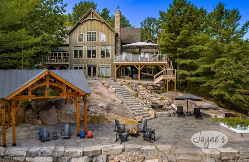 Carling Cottage | Sensational Georgian Bay Cottage 6 Bdrms, 5 with Ensuites! Hot Tub! AC!