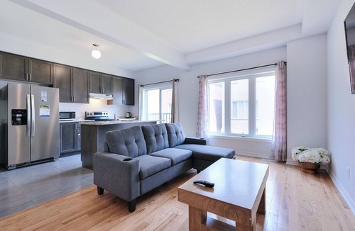 Pickering House | Serene 3-Bedroom Home in Pickering | Near Toronto, 25 minutes to Pearson airport