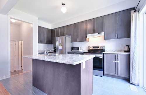 Pickering House | Serene 3-Bedroom Home in Pickering | Near Toronto, 25 minutes to Pearson airport