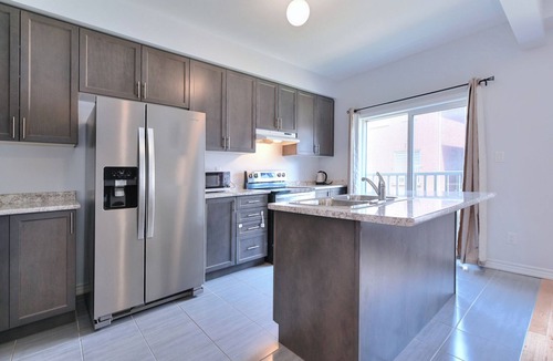 Pickering House | Serene 3-Bedroom Home in Pickering | Near Toronto, 25 minutes to Pearson airport
