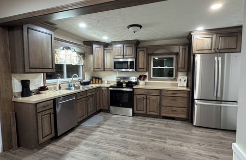 Alum Bank House | Serene 4-bedroom house with AC in charming Pleasantville