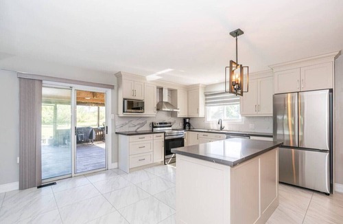 Georgina House | Serene 4BR house w/Hot tub, Lake, Billiards & BBQ