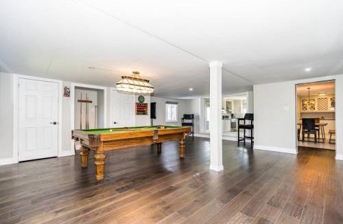 Georgina House | Serene 4BR house with Hot tub, Lake, Billiards and BBQ