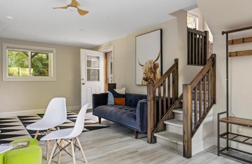 Collingwood House | Serene Cottage within 15 minutes of Skiing and Beach!