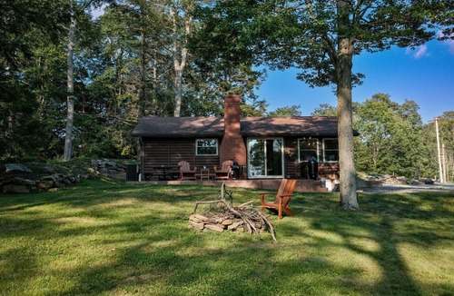 Indian Lake Cabin | Serene Lakeview Cabin Retreat w/Dock, Kayak & SUP at Indian Lake