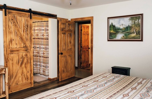 Mansfield House | Serene Ranch House: Views & Hot Tub! Family Friendly