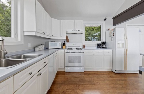 Meaford House | Serene Waterfront Escape On Private Lane