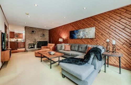 Wiarton Ski Chalet | Serene Waterfront Retreat