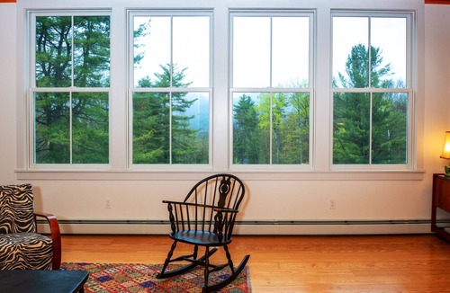 Woodstock House | Serene Woodstock 3 bedroom cottage with sweeping mountain views