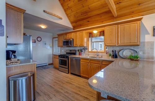 Town of Torrey House | Serenity Place: 5 bedroom lake home, hot tub, pool table/game room