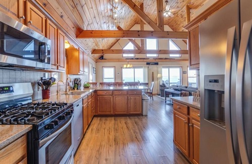 Town of Torrey House | Serenity Place: 5 bedroom lake home, hot tub, pool table/game room