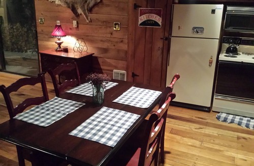 Champion Ski Chalet | Seven Springs Cabin - Fox Tail Chalet - Authentic, Pet Friendly Log Cabin Chalet