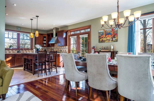 Craigleith Ski Chalet | Shale Beach House - 5 minutes drive to Blue Mountain Village!