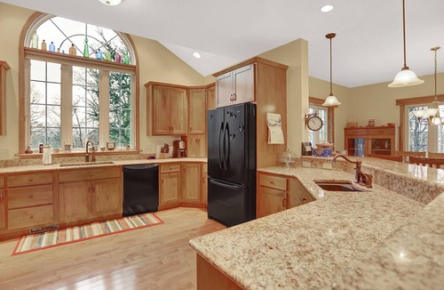 Calvin House | Shamrock- Aunt Susie's- Raystown Lake- 7 Points