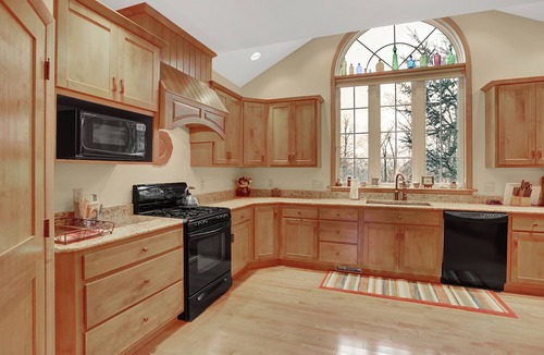 Calvin House | Shamrock- Aunt Susie's- Raystown Lake- 7 Points