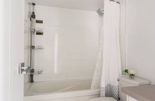 Downtown Mississauga Apartment | Shavy’s cozy room in a two bedroom apartment