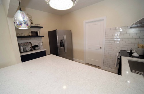 Globe Apartment | She She's Cozy 1-bedroom studio in charming Globe with AC for relaxing stays