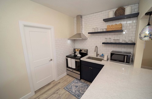 Globe Apartment | She She's Cozy 1-bedroom studio in charming Globe with AC for relaxing stays