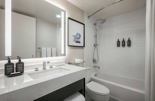 Flushing Chinatown Hotel | Sheraton LaGuardia East Hotel