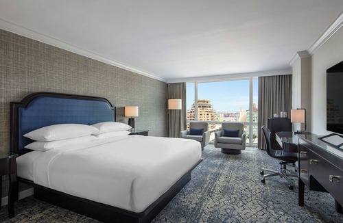 Flushing Chinatown Hotel | Sheraton LaGuardia East Hotel