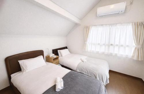 Hatagaya House | Shibuya Ward, 3 bedrooms, 15 minutes to Shinjuku Station by foot and subway 貸切一軒家9名様 新宿駅から4分の幡ヶ谷駅徒歩11分 渋谷駅直通バス停徒歩1分 ピアノと防音室有