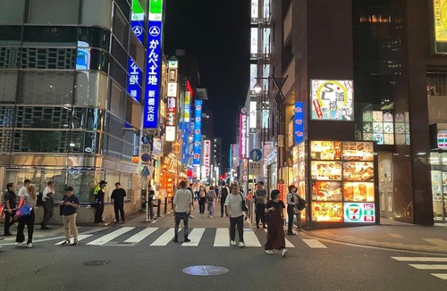 Shinbashi Apartment | SHINBASHI Station A major hub station ideal for Tokyo sightseeing Numerous restaurants and eateries surround the station Enjoy your stay on the top floor of the building without worrying about noise Elevator available