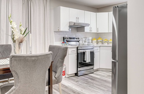 Deer Park Apartment | Shop, Hike, Golf & Swim: Inviting Deer Park Escape