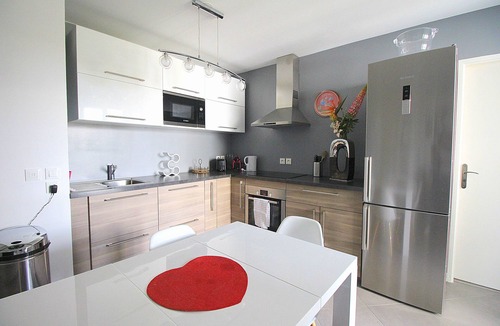 Serris Apartment | Shopping in Val d'Europe and visit Disneyland Paris (TRIANONS4)