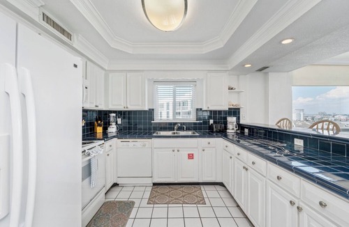 Holiday Isle Condo | Shoreline Towers 1116 - Spacious Three Bedroom Unit with great views!
