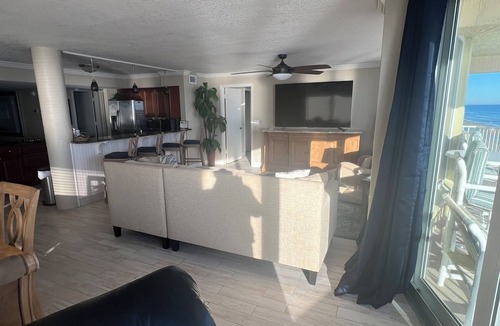 Daytona Beach Shores Condo | Shores Club #407-Owner Managed-Large Pool-Beach ramp-Available weekly 12/20-1/10