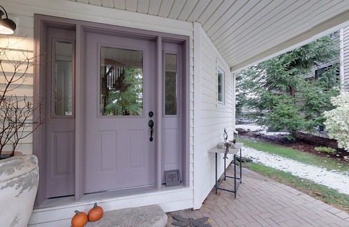 The Blue Mountains Ski Chalet | Short walk from the Village at Blue Mountain - fantastic views of the mountains!