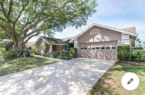 Bee Ridge House | Siesta Key 4 bedrooms/hot tub and pool- 13 minutes from beach!