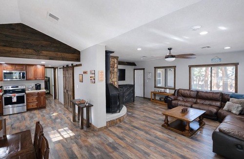 Strawberry Cabin | Simply Amazing.Remodeled Cabin with Strawberry's Largest Deck, Dog Friendly