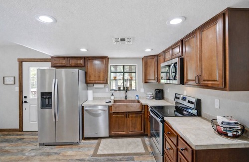 Strawberry Cabin | Simply Amazing.Remodeled Cabin with Strawberry's Largest Deck, Dog Friendly