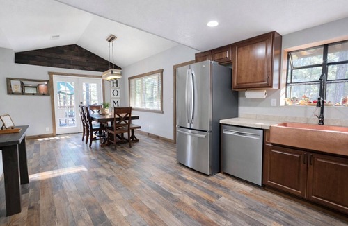 Strawberry Cabin | Simply Amazing.Remodeled Cabin with Strawberry's Largest Deck, Dog Friendly