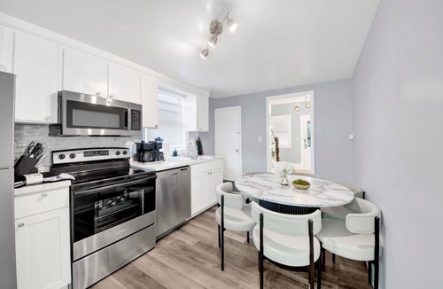 Bryn Mawr Villa | Single Family 3BR Home Game Room Parking