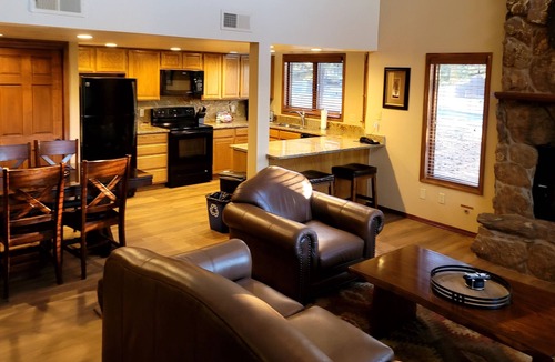 Flagstaff Cabin | Ski cabin private hot tub fireplace, 2 story, 3 bed+