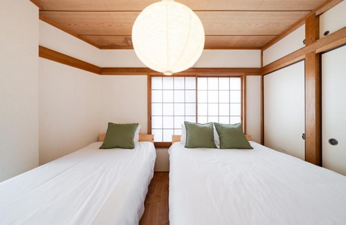 Higashiyotsugi Apartment | SKY Building 201 - Easy Airport Access & Comfortable Stay