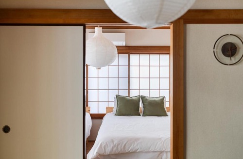 Higashiyotsugi Apartment | SKY Building 201 - Easy Airport Access & Comfortable Stay