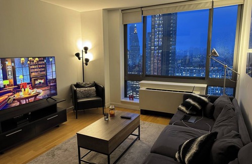 Central New York City Apartment | Skyline Views from a Luxe High Rise in NYC