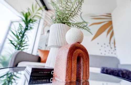Toronto Entertainment District Apartment | SkyTree Modern Suites